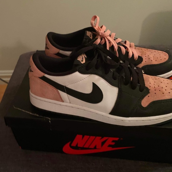 Jordan 1 low bleached coral - Picture 2 of 3
